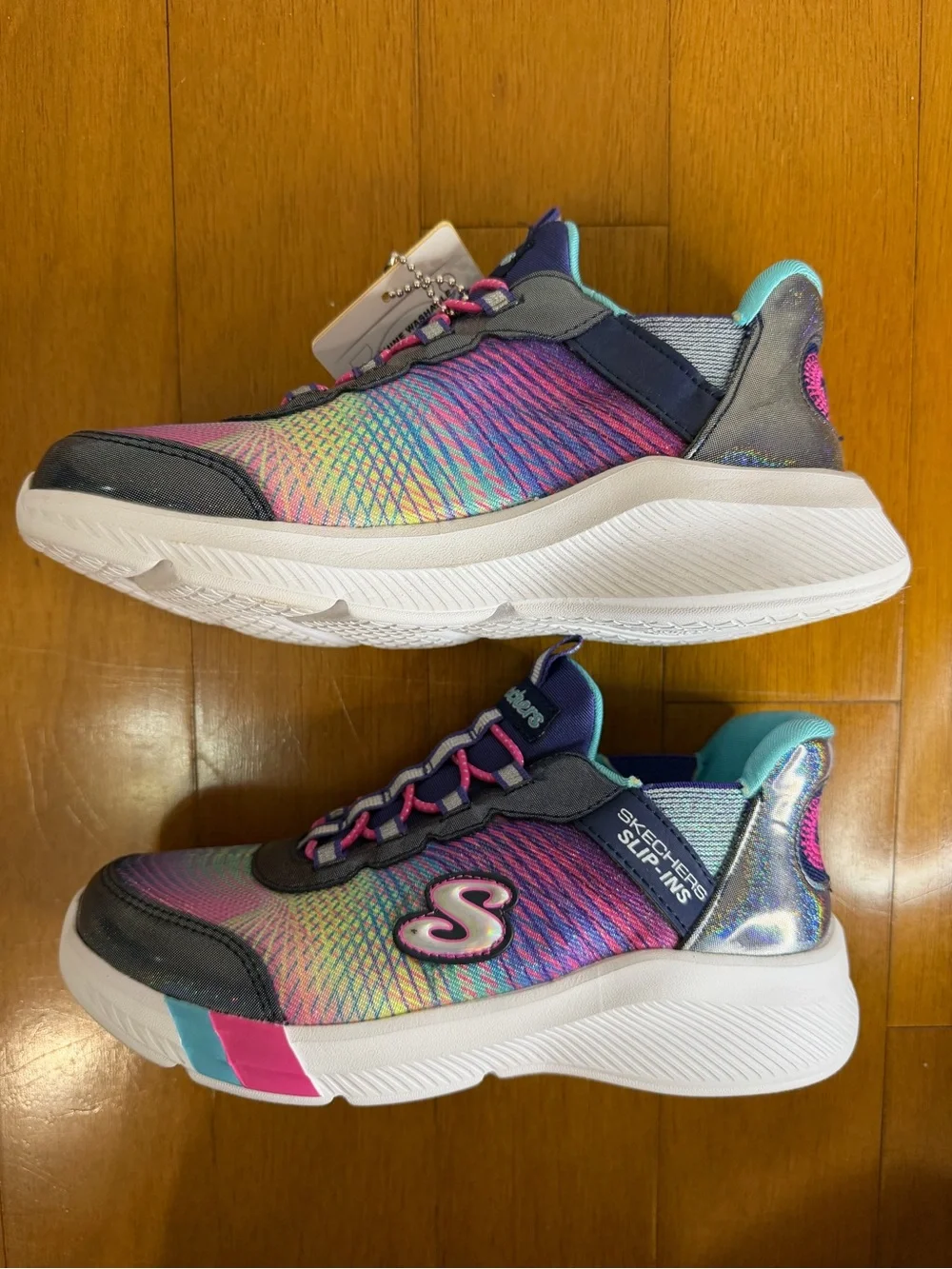 Skechers photos ins please